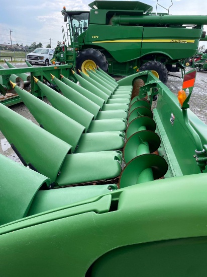 612C JOHN DEERE CORN HEAD, 2009 YR.