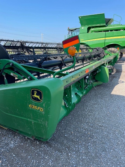 635FD JOHN DEERE FLEX DRAPER PLATFORM, 2014 YR.