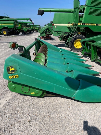 693 JOHN DEERE CORN HEAD