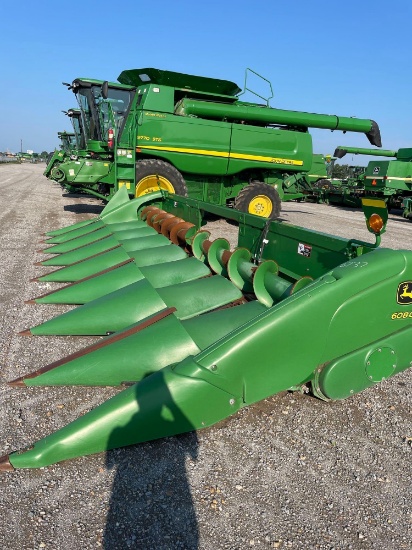 608C JOHN DEERE CORN HEAD, 2013 YR.