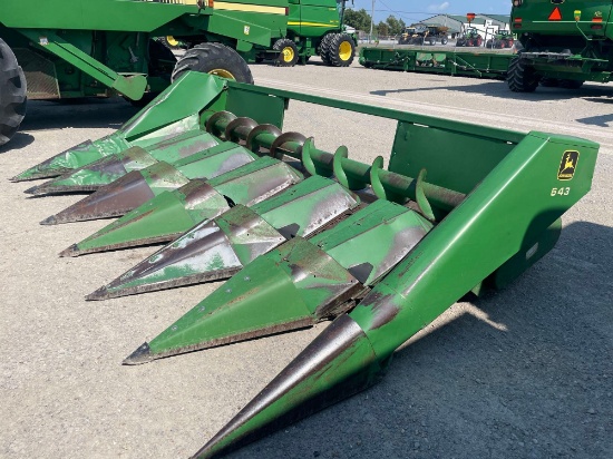 643 JOHN DEERE CORN HEAD
