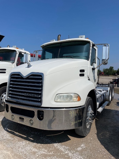 MACK DAY CAB SEMI