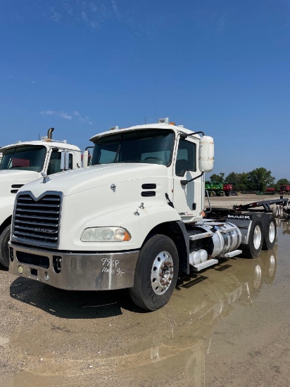 MACK DAY CAB SEMI