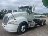INTERNATIONAL DAY CAB SEMI TRUCK