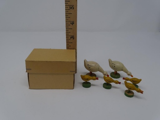Oval Box with Ducks