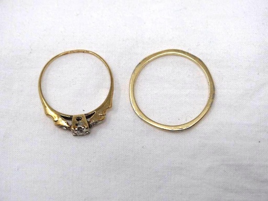2 Gold rings