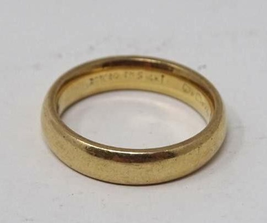 Gold wedding band