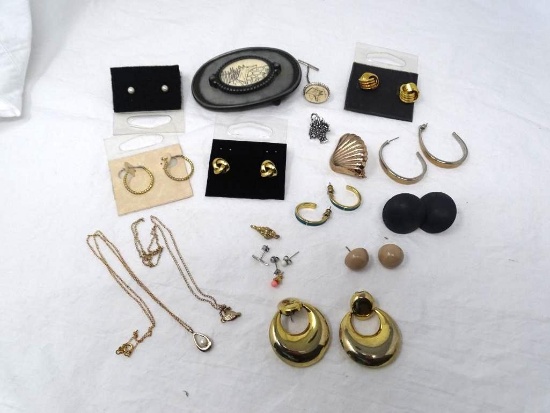 Costume jewelry Lot