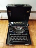 Vintage Underwood Typewriter with Carry Case