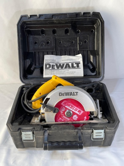 DeWalt 7-1/4" Circular Saw with Manual in Case