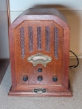 Thomas Collector's Edition Radio in Wooden Case