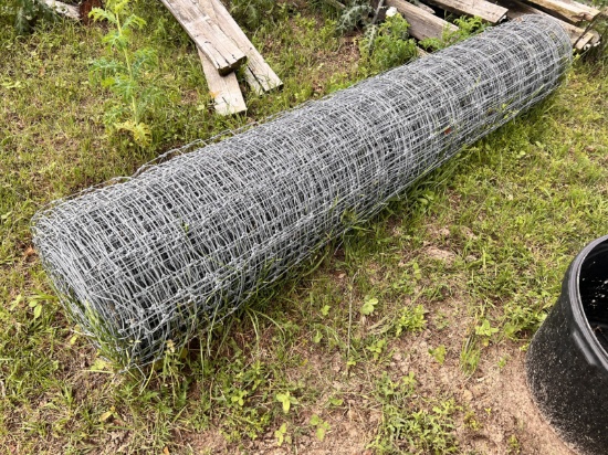 2 Rolls of 8ft mesh wire fencing Franklin TX