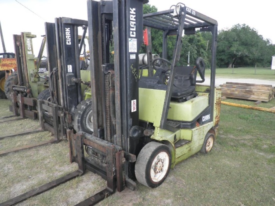 Clark forklift  (Seal blown on the ram)