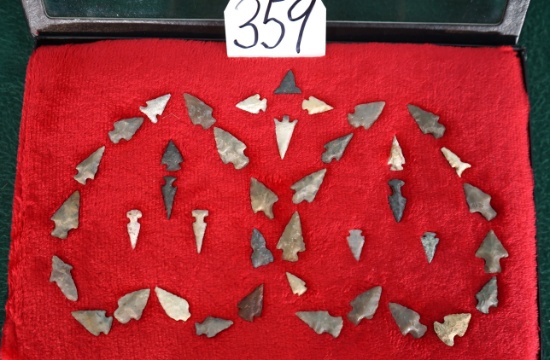 40 West Texas & New Mexico Authentic Arrowheads & Bird Point Artifacts in Display Case