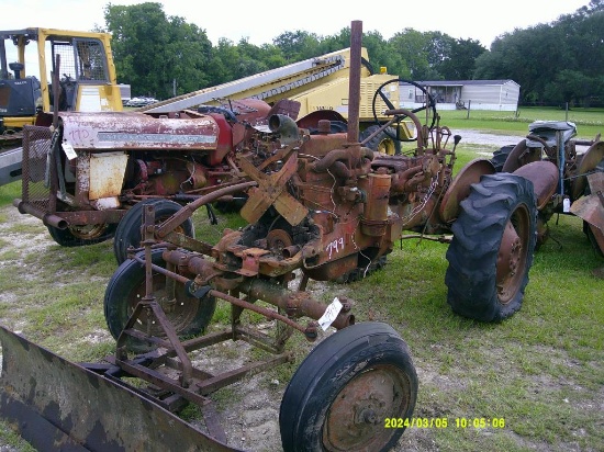 Salvage Farmall tractor with blade