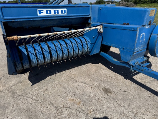 Ford  532  Hay Baler  .  Franklin, TX
