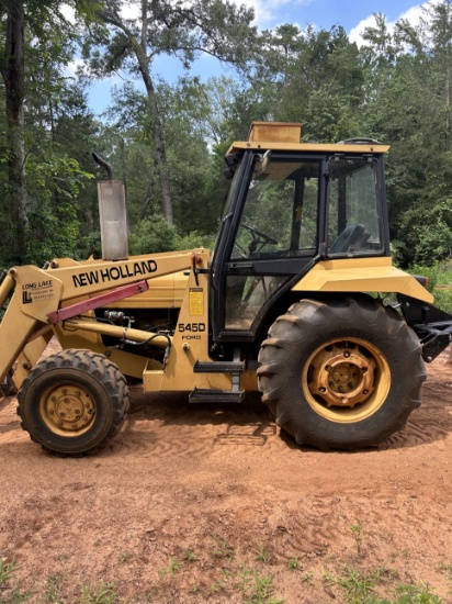 New Holland  545D  Tractor  .  Palestine, TX