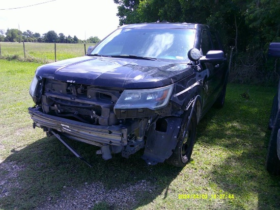 2017 Ford Explorer Black Wrecked but runs