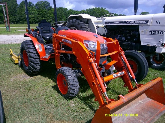 Kubota B2650 with Loader
