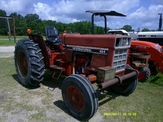 International 484 Tractor