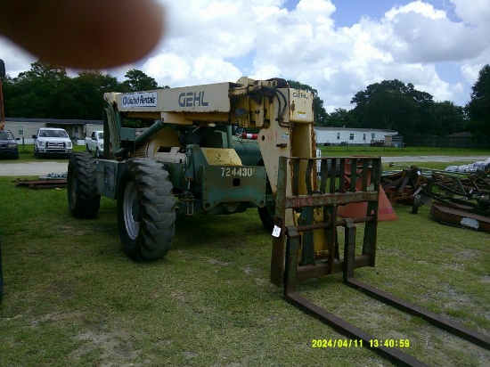 Gehl RS8 lift