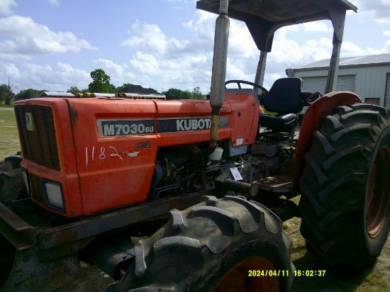 Kubota M7030 Su with loader/steel  Books in office