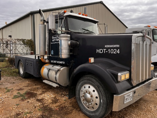 UN  Kentworth  W900B  Semi Truck  UN  UN  Caldwell, TX