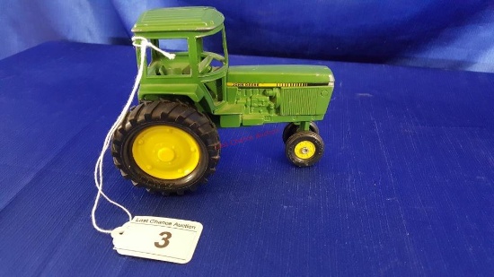 John Deere Toy Tractor 1/24 Scale