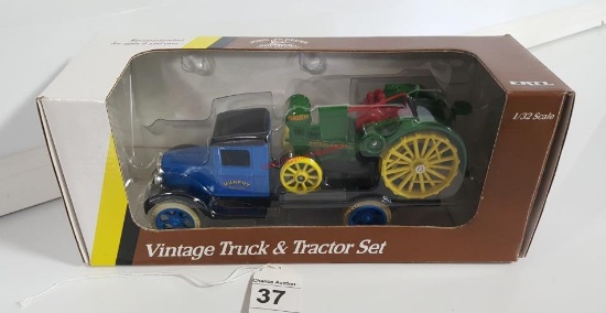 1931 Hawkeye Flatbed w/ Waterloo Boy ERTL