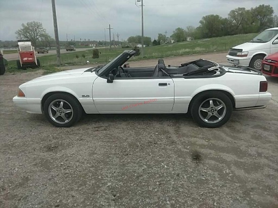 1993 FORD MUSTANG LX