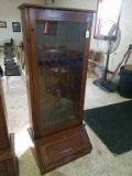 Gun Cabinet with Goose Etched in Front Gls