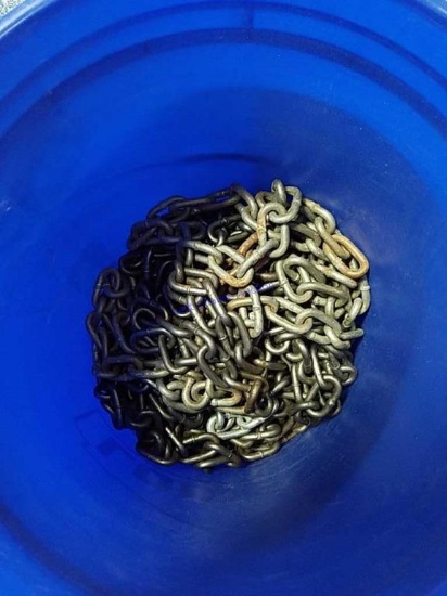 Bucket of Meduim Duty Chains