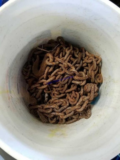Bucket of Meduim Duty Chains