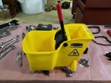 Rubbermaid Mop Bucket and Wringer