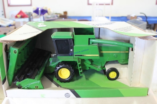 1/16 Ertyl John Deere Combine MIB