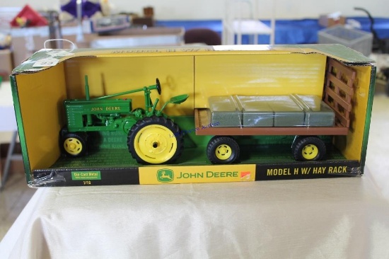 1/16 Ertyl John Deere Model H Tractor MIB