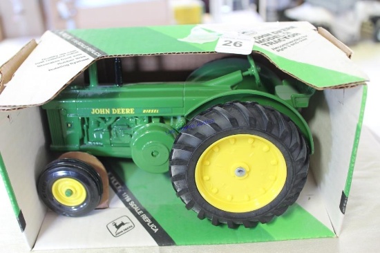 1/16 Ertyl John Deere Model R Tractor MIB