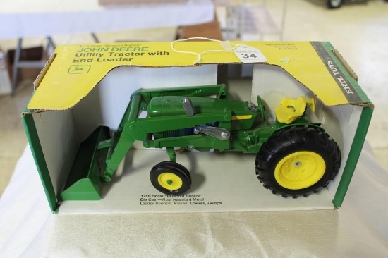 1/16 Ertyl John Deere Utility Tractor MIB