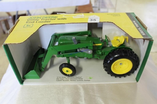 1/16 Ertyl John Deere Utility Tractor MIB