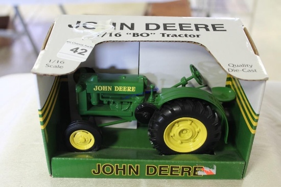1/16 Ertyl John Deere Model B Tractor MIB