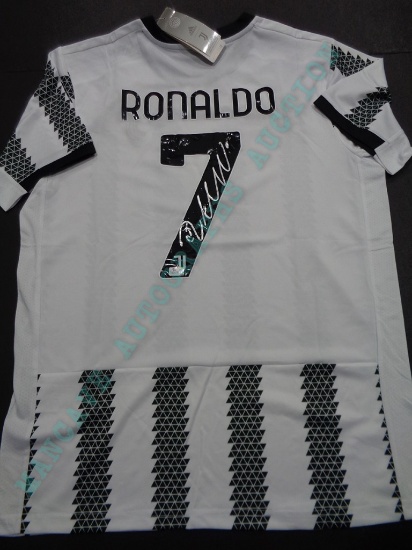 Cristiano Ronaldo FC Juventus Autographed 2019-20 Home Soccer Jersey GA coa