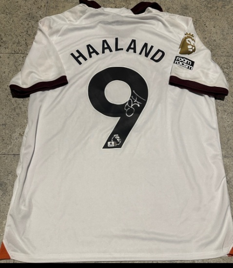 Erling Haaland Manchester United Autographed 2023-24 Puma Away Soccer Jersey coa