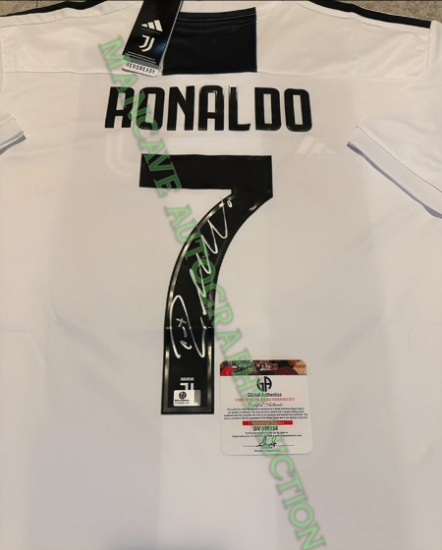 Cristiano Ronaldo FC Juventus Autographed 2018-19 Adidas Home Soccer Jersey coa