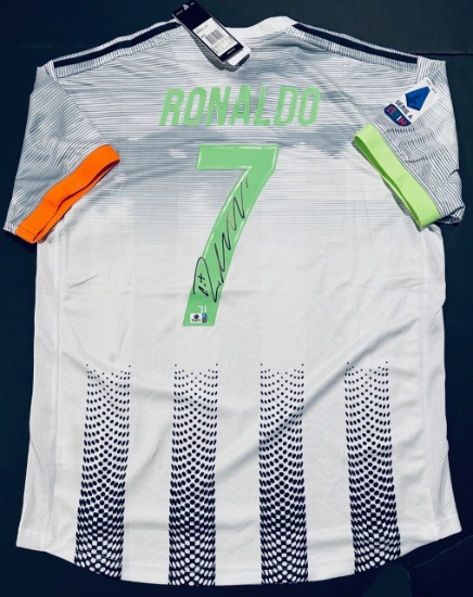 Cristiano Ronaldo FC Juventus Autographed 2019-20 Adidas Fourth Soccer Jersey coa