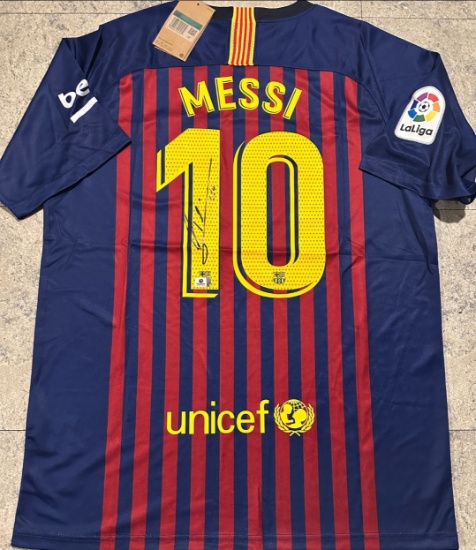 Lionel Messi F.C. Barcelona Autographed 2018-19 Nike Home Soccer Jersey coa