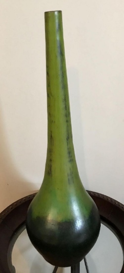 Green decorative urn 27?