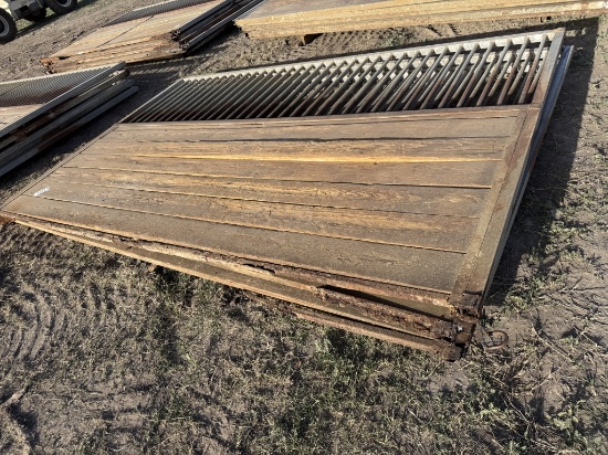 3-stall dividers, 140"x90" these came out of an
