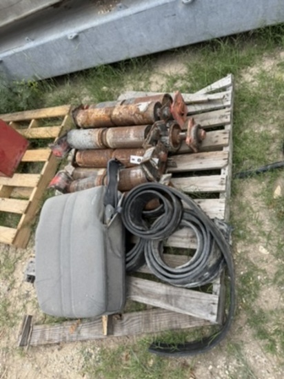 Mixed lot. Steel rollers, boat seat and rubber