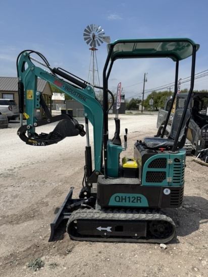 AGT QH12R mini excavator, fixed thumb, bucket &