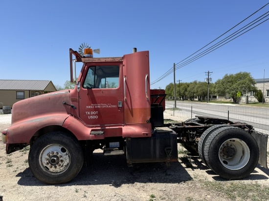 1987 International 8300 house toter.
